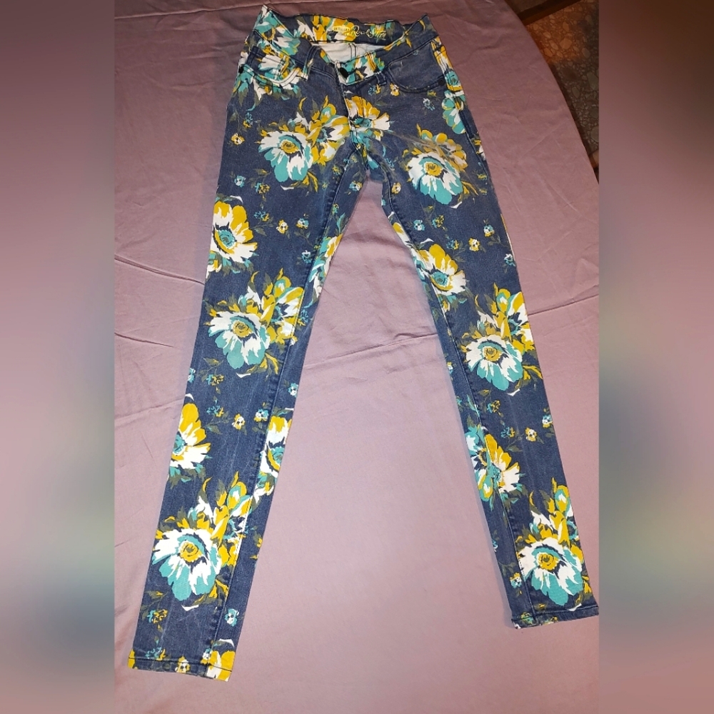 Old Navy the Rock Star size 0 floral jeans